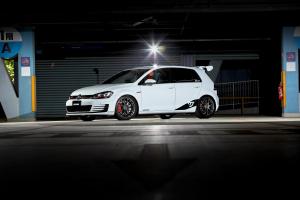 Volkswagen_Golf-GTI